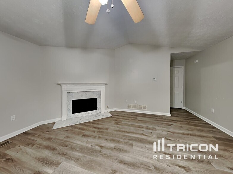 Building Photo - 2506 Lakeside Dr