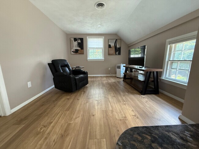 Building Photo - 23 Salem Rd