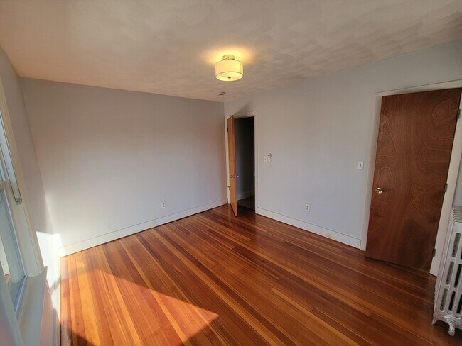 Building Photo - 100 Medford St