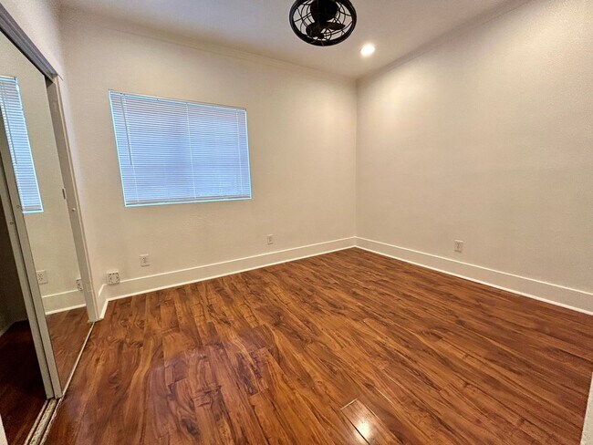 Building Photo - N San Pedro