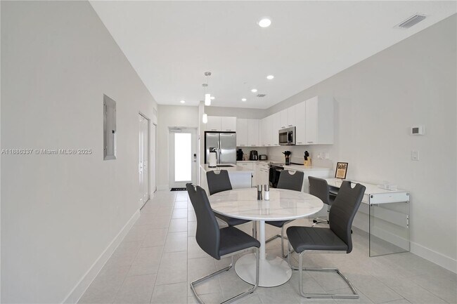 Building Photo - 8167 NW 41st St