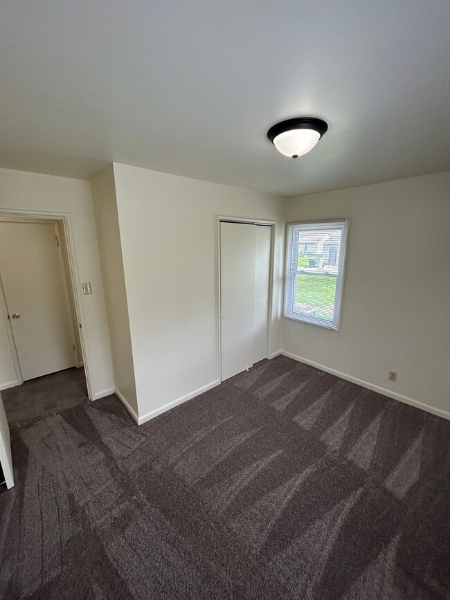 Building Photo - 2 Bedroom Single Family Home