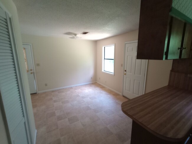 Building Photo - 3 Bedroom 1 Bath Home in Cottondale