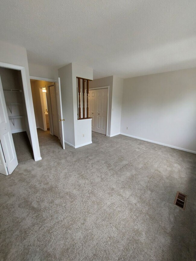 Building Photo - 675 Lex Dr