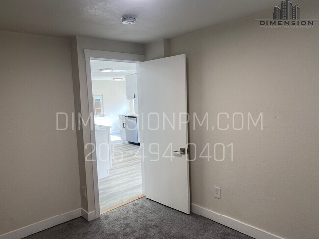 Building Photo - 1310 Poindexter Ave W