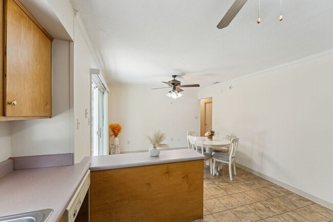 Building Photo - AVAILABLE NOW! (Pet Friendly)