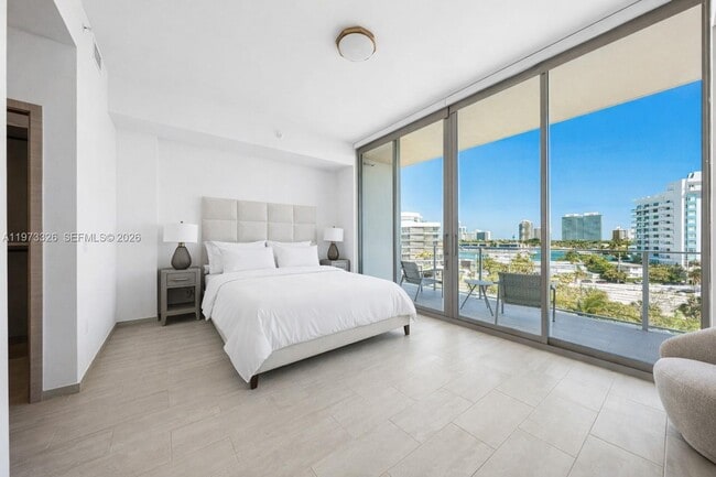 Building Photo - 10281 W Bay Harbor Dr