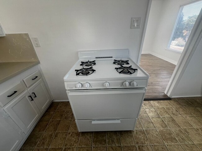 Building Photo - 5279 E The Toledo-Apt 5