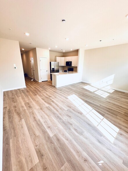 Building Photo - 1216 Susan Cir