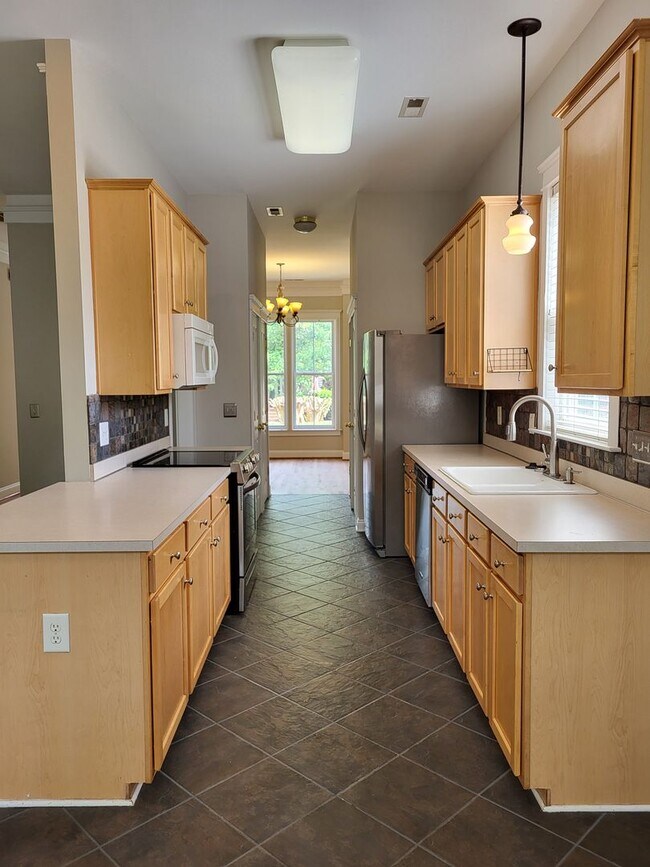 Building Photo - 3 bedroom home in Birkdale
