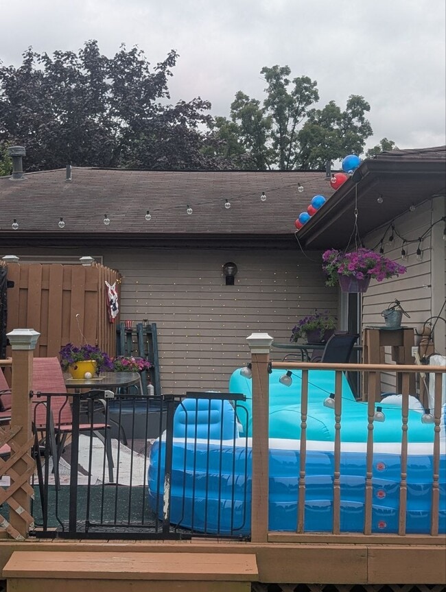 Building Photo - 6240 Weiss St