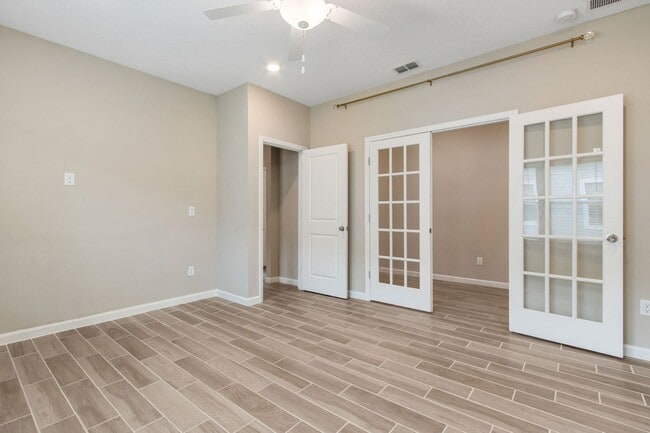 Building Photo - Spacious 3BR/3.5BA Home with Office & Reso...