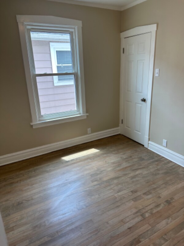 Building Photo - 5204 N Ludlam Ave