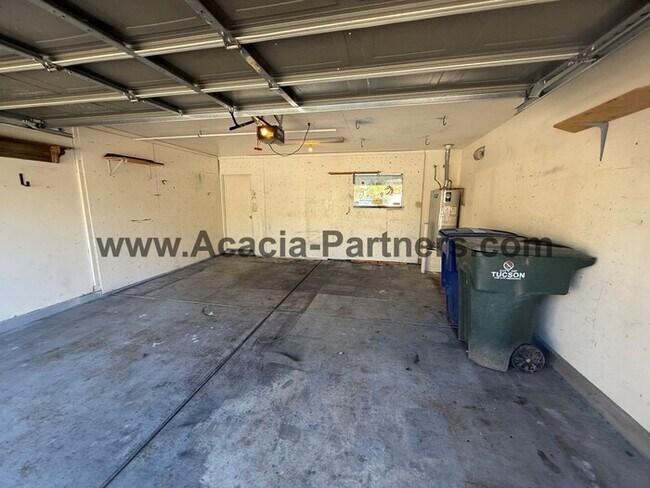 Building Photo - Three bedroom home in Mesquite Ranch