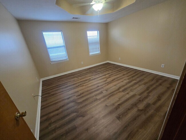 Building Photo - For Rent: Spacious 3 Bed, 2.5 Bath Townhome in Pineville!