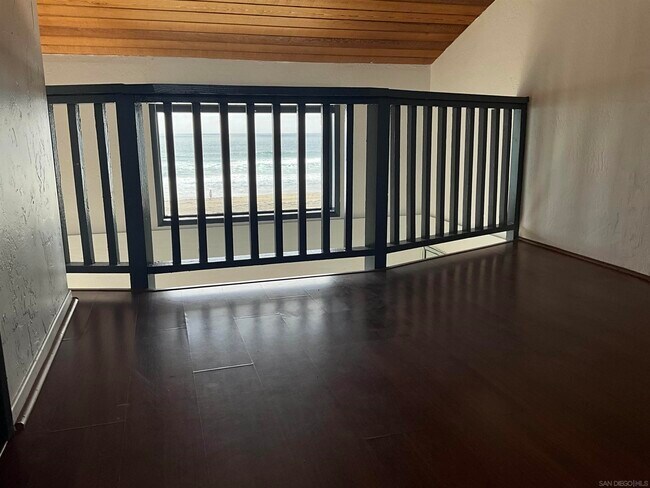 Building Photo - 3773 Ocean Front Walk