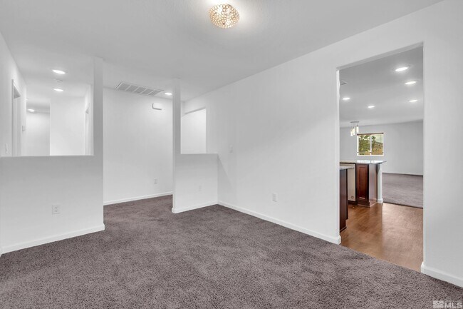 Building Photo - 698 Valmy Dr