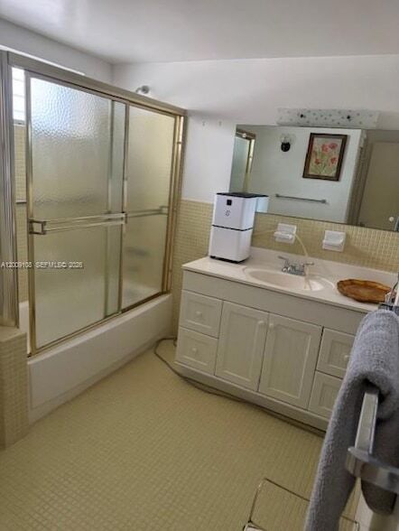 Building Photo - 450 Golden Isles Dr