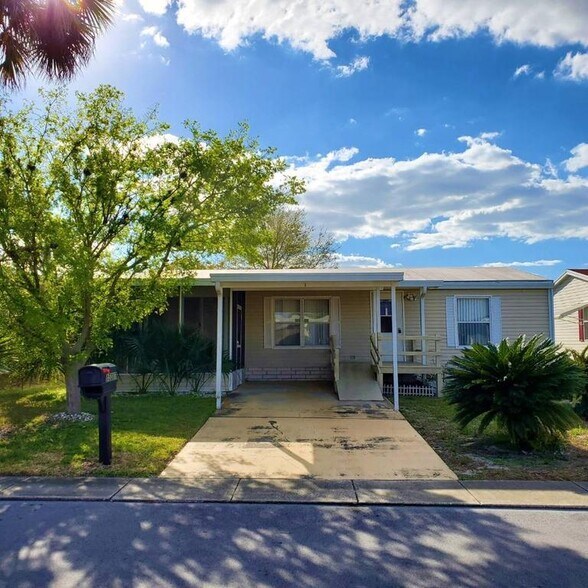 SCREENED LANAI ON LEFT - 15017 Johansson Ave