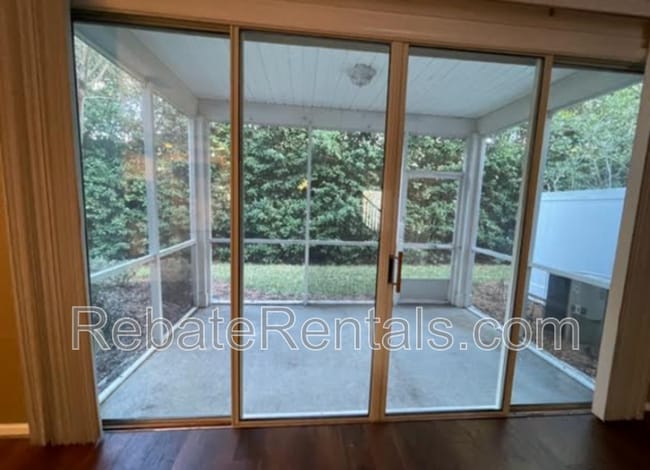 Building Photo - 11043 Castlemain Cir E