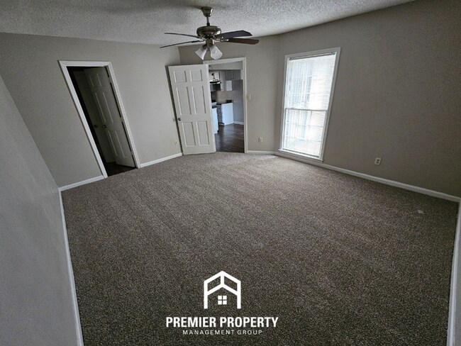 Building Photo - Charming 3-Bedroom Memphis Home with Vaulted Ceilings & Brick Fireplace