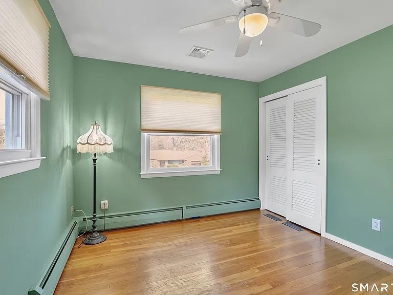 Building Photo - 20 Hill Farm Rd