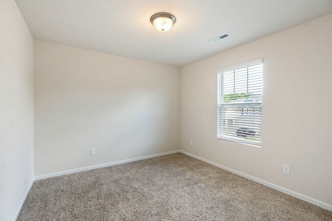 Building Photo - Perfect Mebane rental with 5 bedrooms and ...