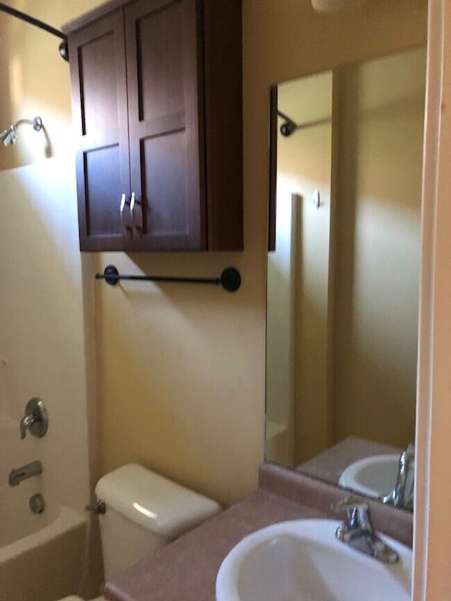 Building Photo - 237 Dogwood Cir