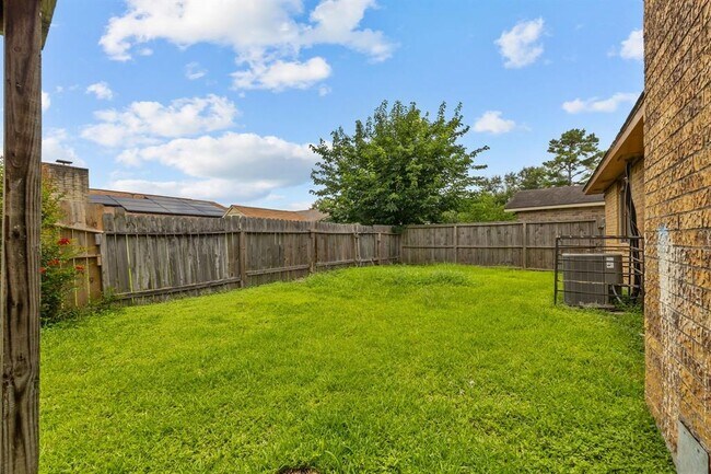 Building Photo - 15619 Fall Briar Dr