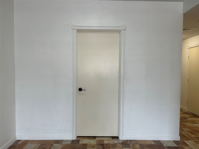 Building Photo - 7424 Lindencrest St