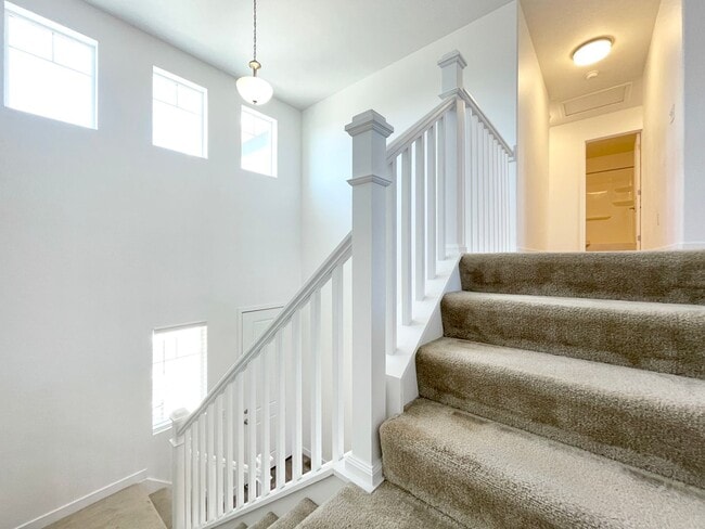 Building Photo - HOLIDAY MOVE IN SPECIAL!