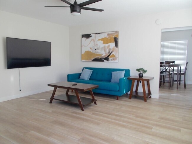 Building Photo - Beautifully Furnished 2-Bedroom 2-Bath Tow...