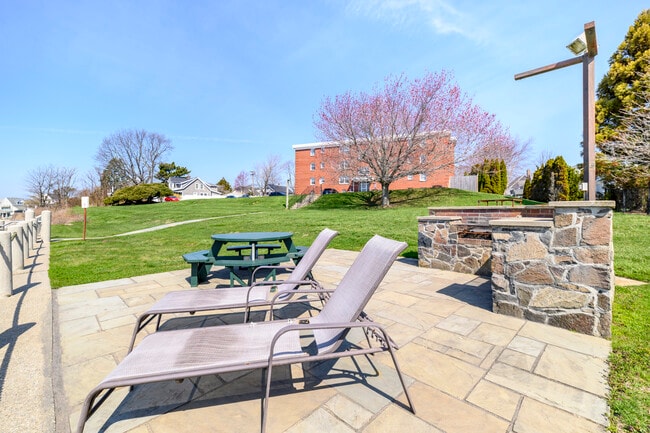 Building Photo - 185 Melba St