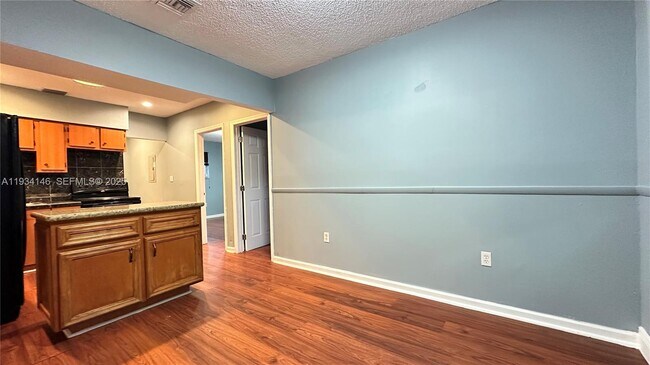 Building Photo - 2220 Charleston St