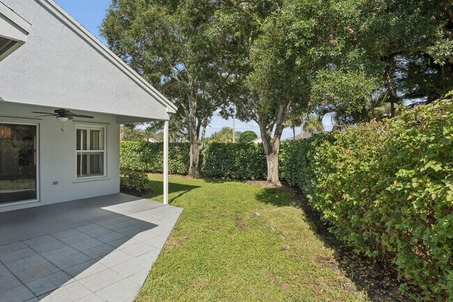 Building Photo - 67 Kingfisher Way