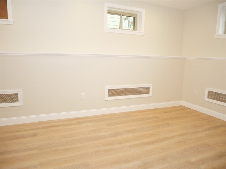 Building Photo - 22 Beals St