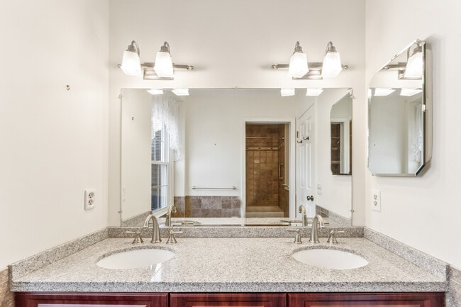 Building Photo - 23 Westview Dr