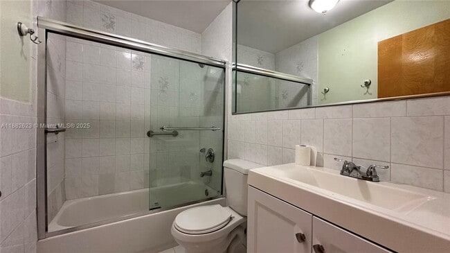 Building Photo - 5421 SW 143rd Ave