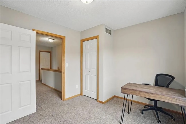 Building Photo - 635 Meadow Ln