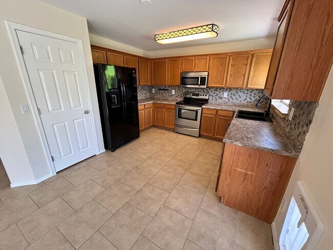 Building Photo - 3 Bed / 2.5 bath Gilbert Home with New Pai...