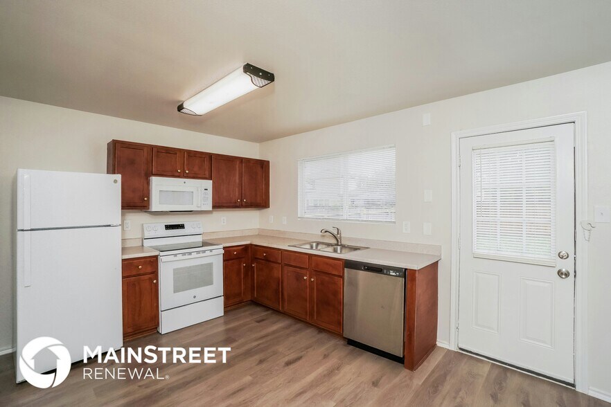 Building Photo - 166 Birchwood Bay