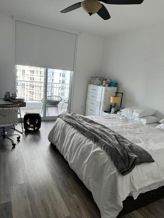 Building Photo - 801 Brickell Key Blvd
