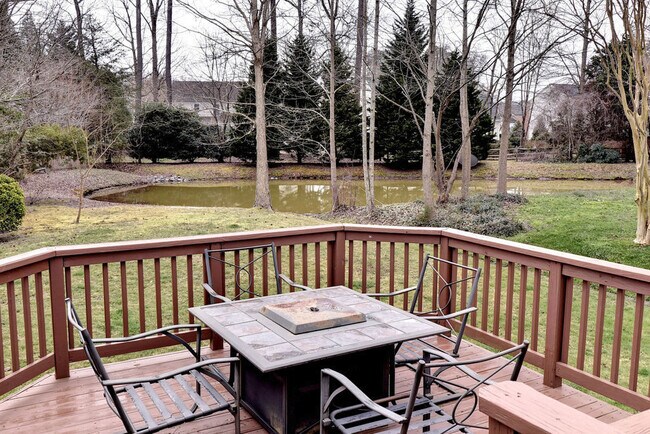 Building Photo - Spacious and Updated Yorktown Home