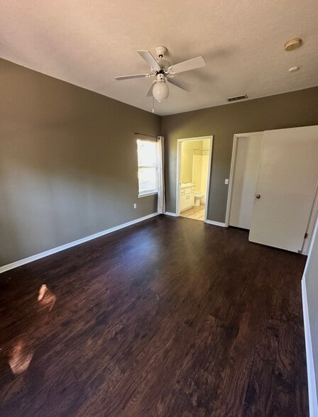 Building Photo - 4700 SW Archer Rd