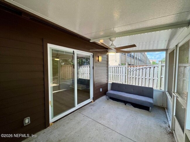 Building Photo - 1561 Arcadia Dr