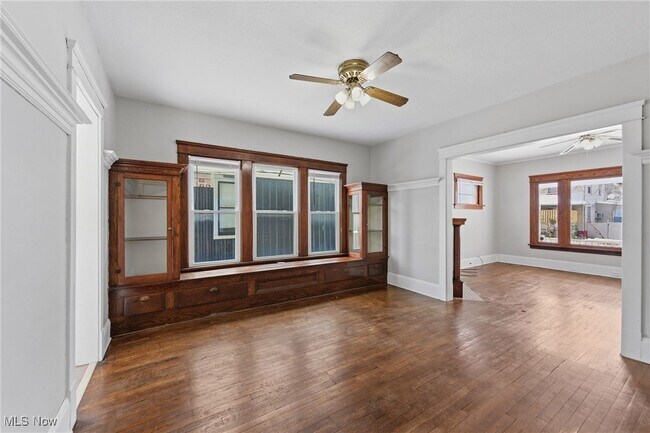 Building Photo - 1323 W 89th St