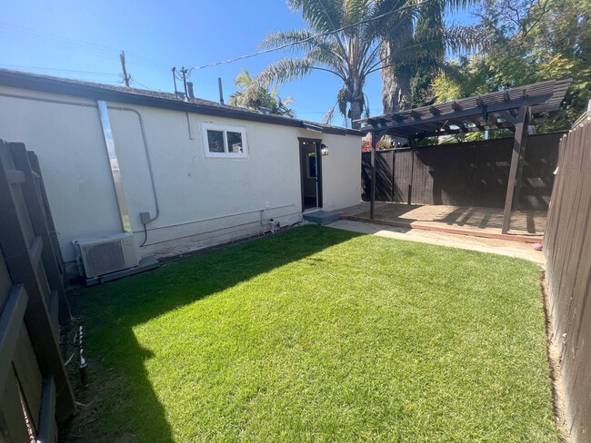 Building Photo - 3572 Nile St