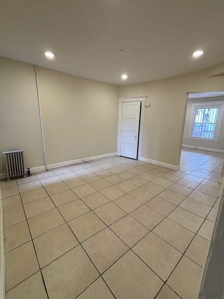 Building Photo - 214 S 11th St