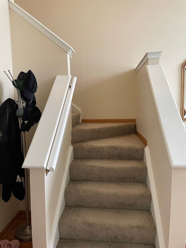 Building Photo - 113 N Barton Trail