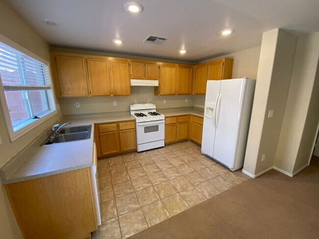 Building Photo - Wonderful 3 bed/2.5 bath home located in Summerlin